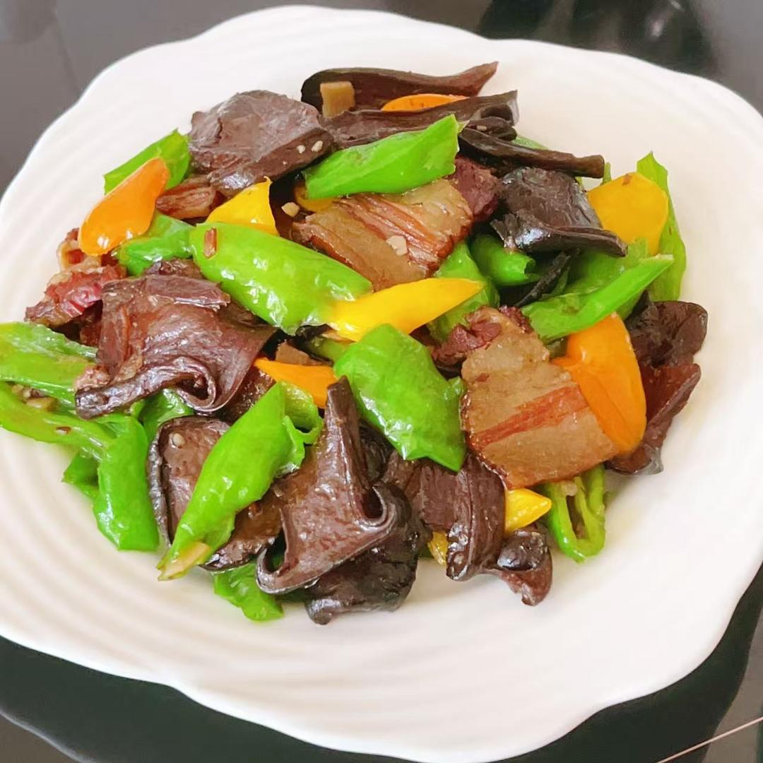 黑牛肝菌炒腊肉
