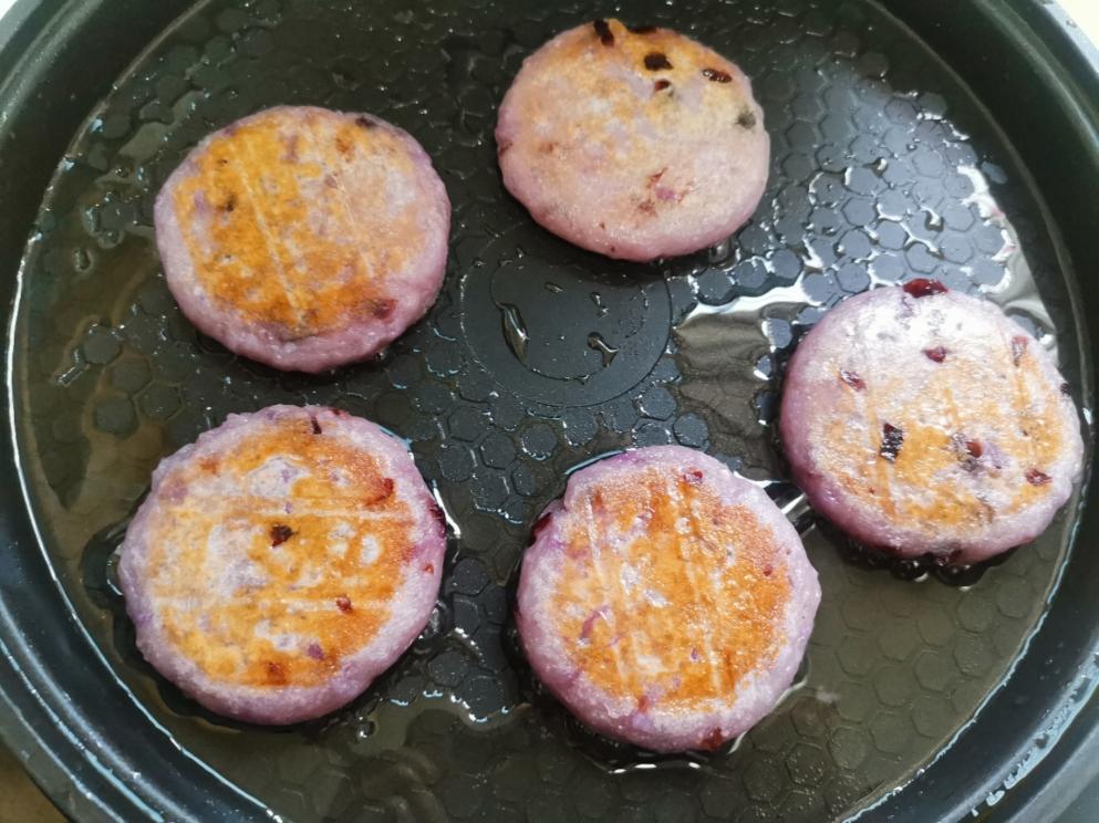 紫山药酸奶蔓越莓饼