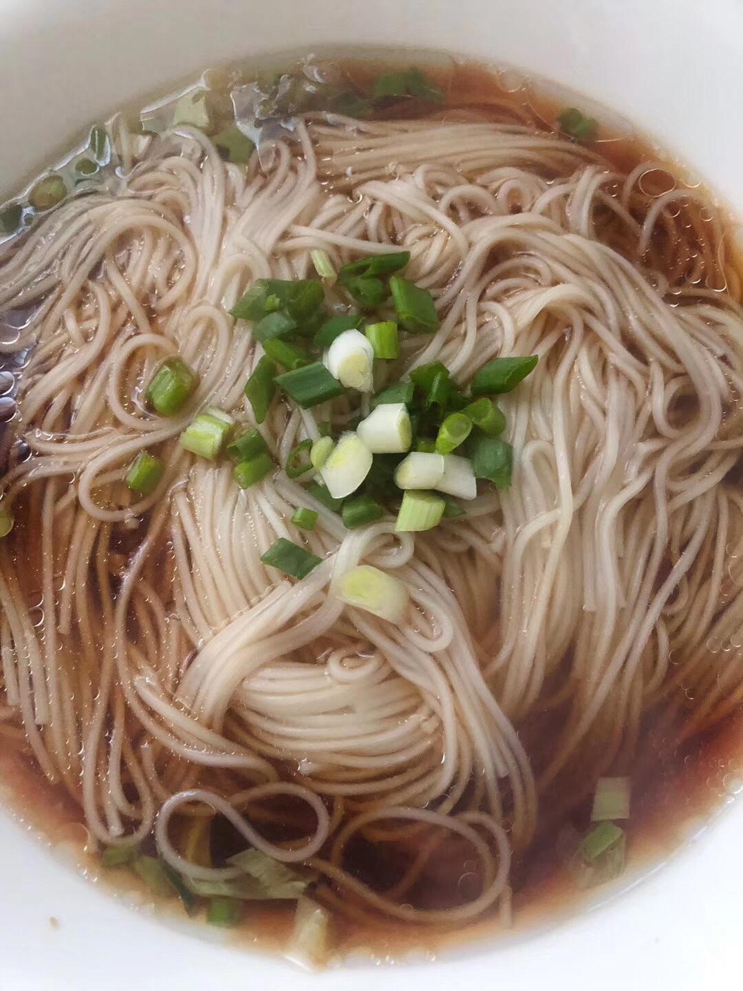 快手版阳春面(酱油面)的做法