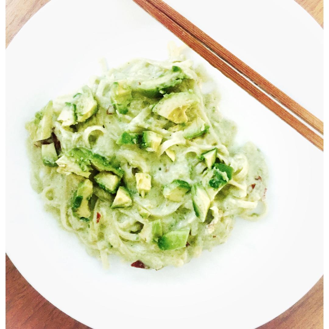 小清新牛油果火腿意面