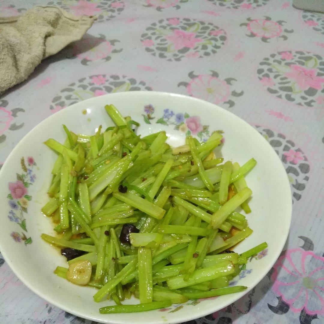 炝炒芹菜