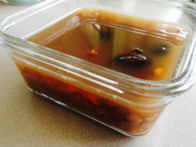 红枣枸杞薏仁红豆汤的做法