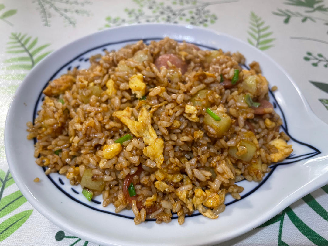 邻居抢着来我家吃土豆香肠炒饭，原来这么香！
