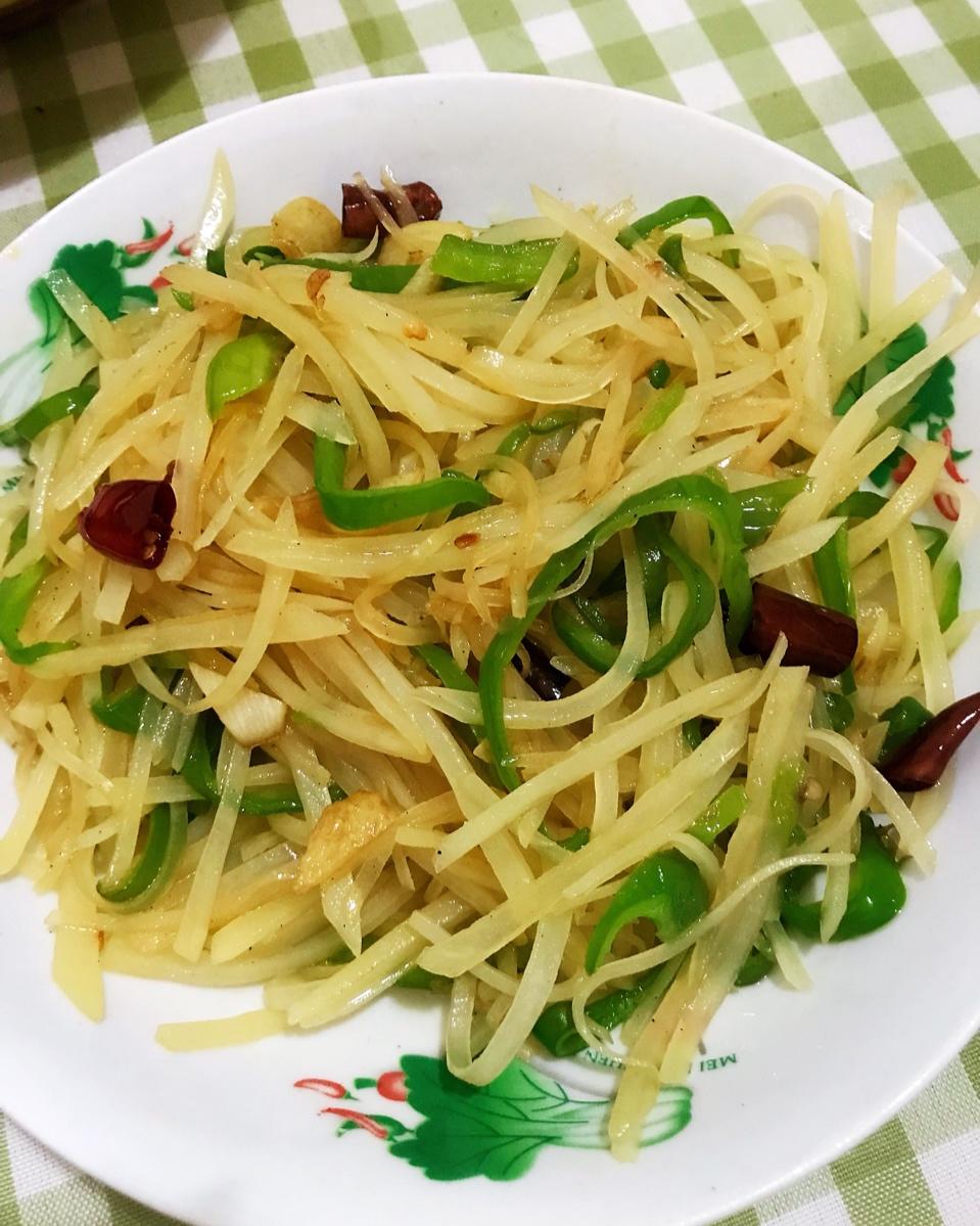 厨师长教你：“炝炒土豆丝”的家常做法，口感爽脆
