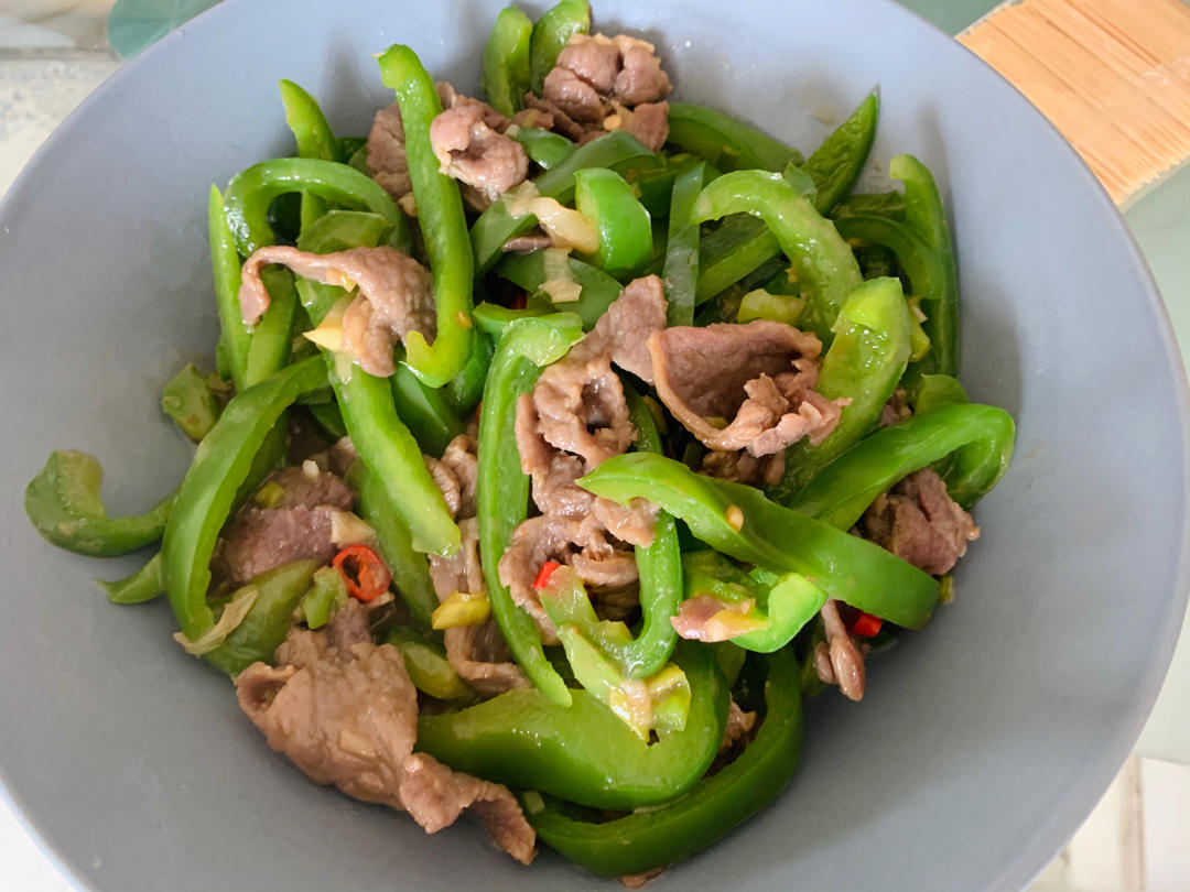 阿祖拉拉拉做的青椒炒牛肉