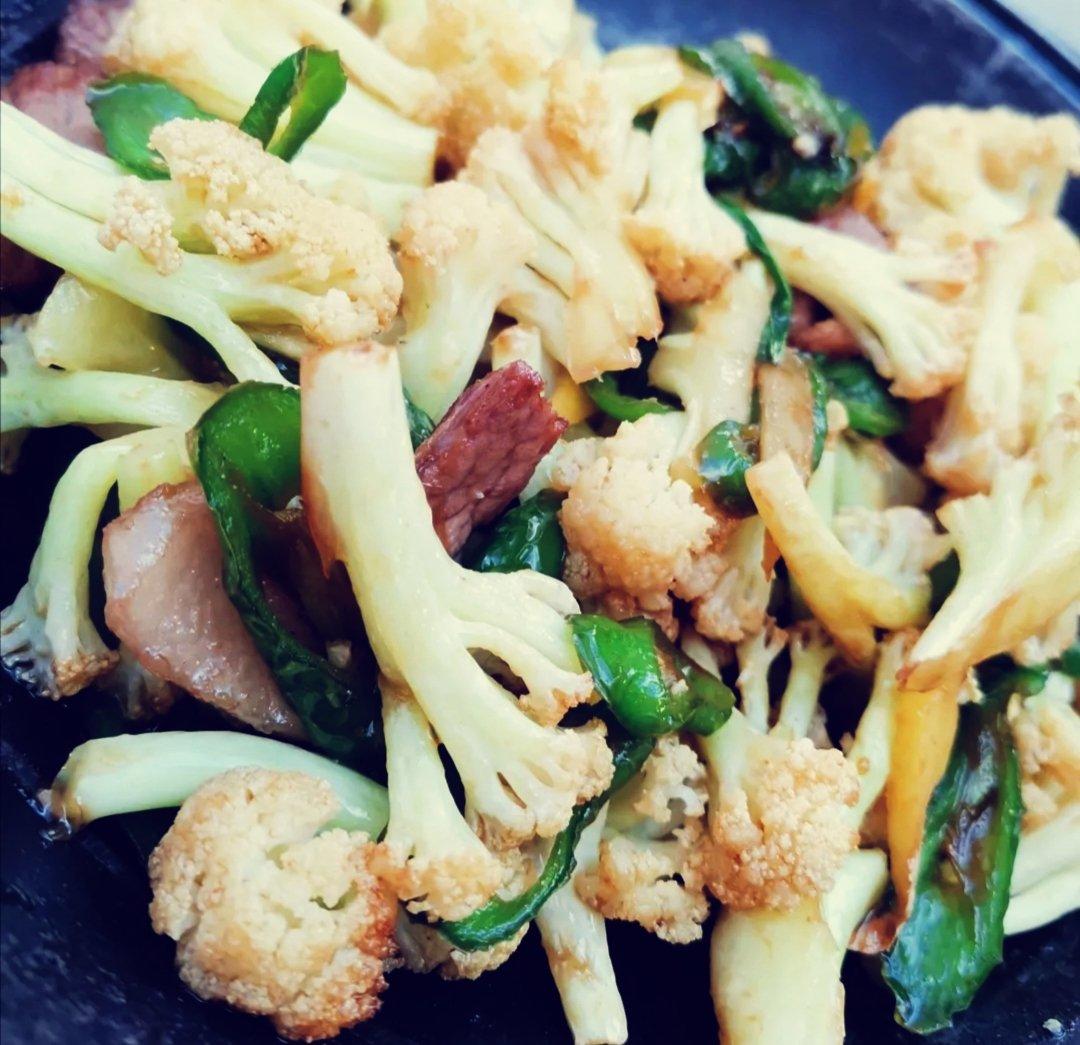 腊肉炒有机花菜