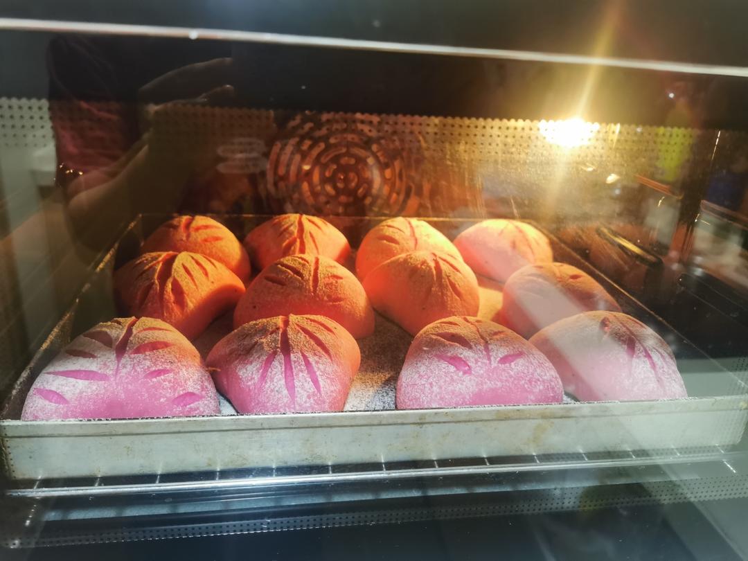 火龙果麻薯软欧(粉红少女心)