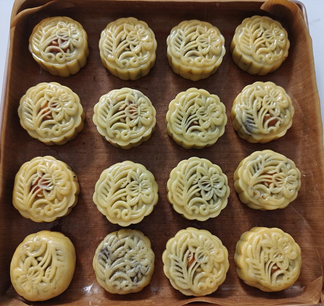 广式月饼－－蛋黄豆沙月饼