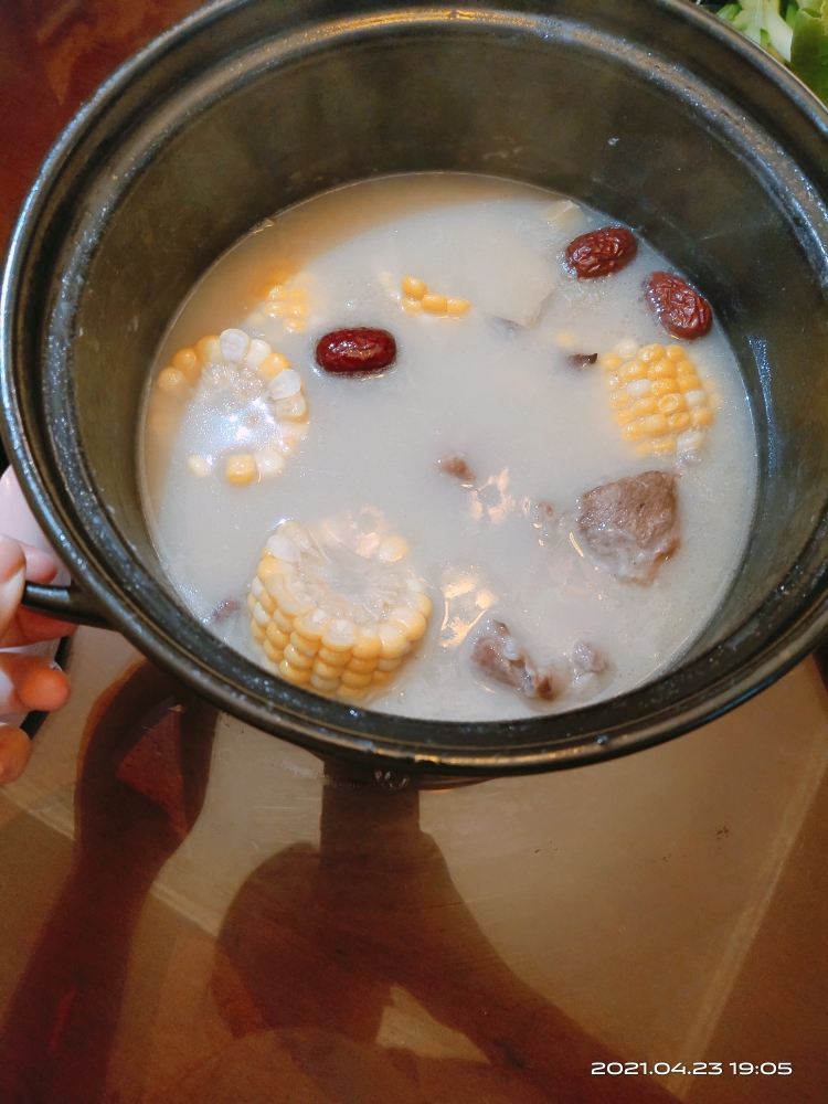 快手排骨莲藕山药玉米汤的做法