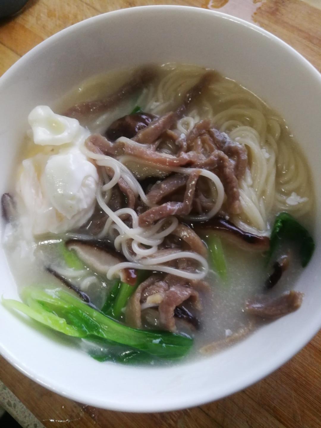 香菇肉丝面