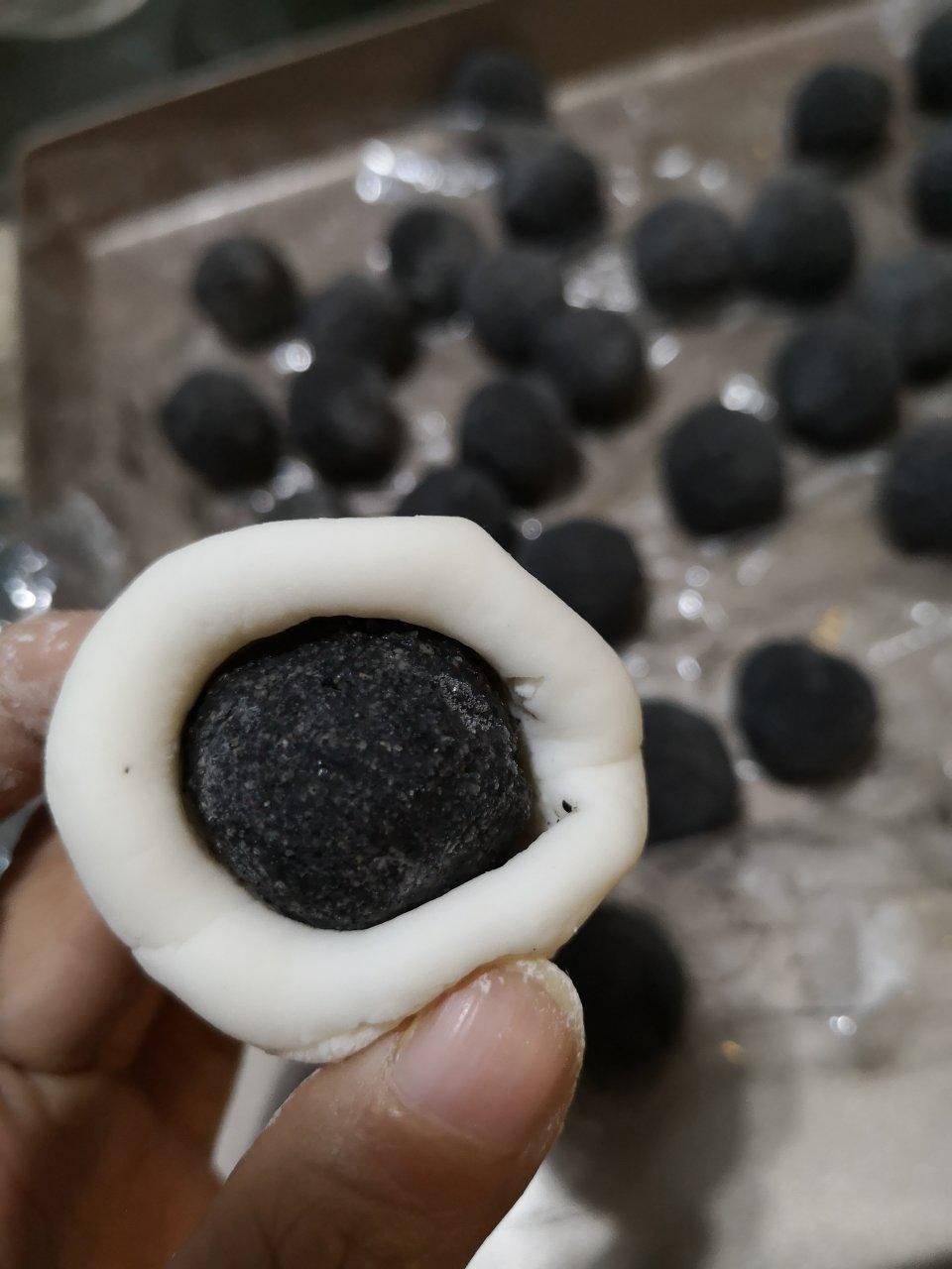 黑芝麻汤圆【新手不失败的不甜齁不油腻的汤圆】