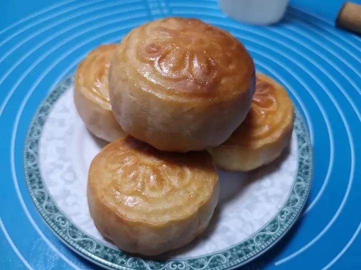 咸蛋黄肉松月饼