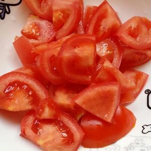园包菜炒西红柿的做法 步骤2