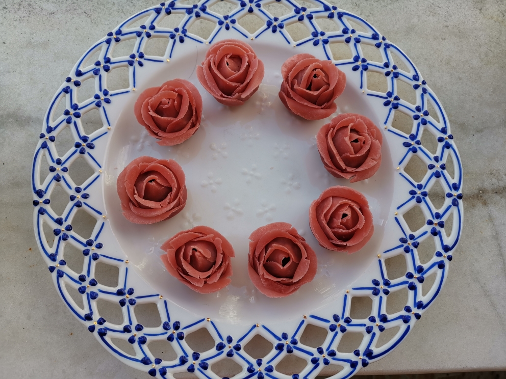 玫瑰花桃山月饼