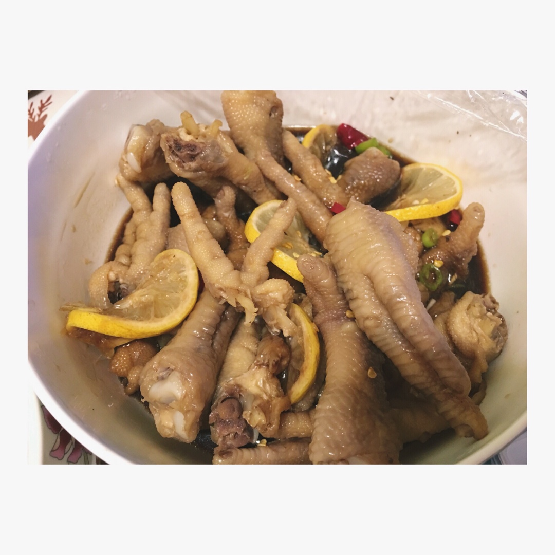 酸辣鸡脚๑