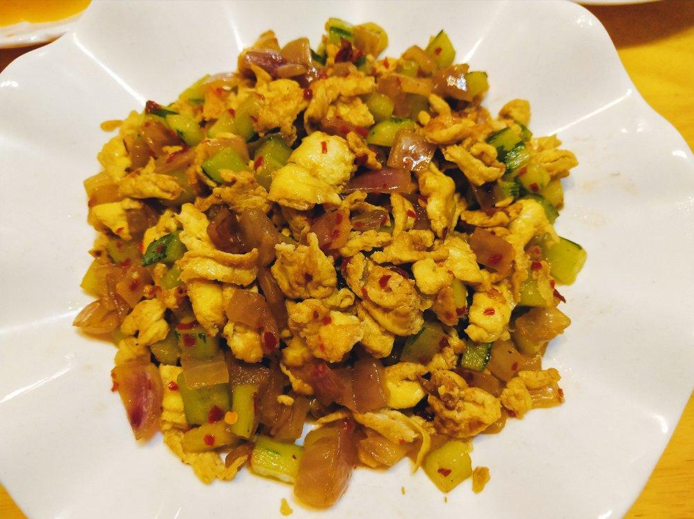 鸡蛋洋葱炒黄瓜