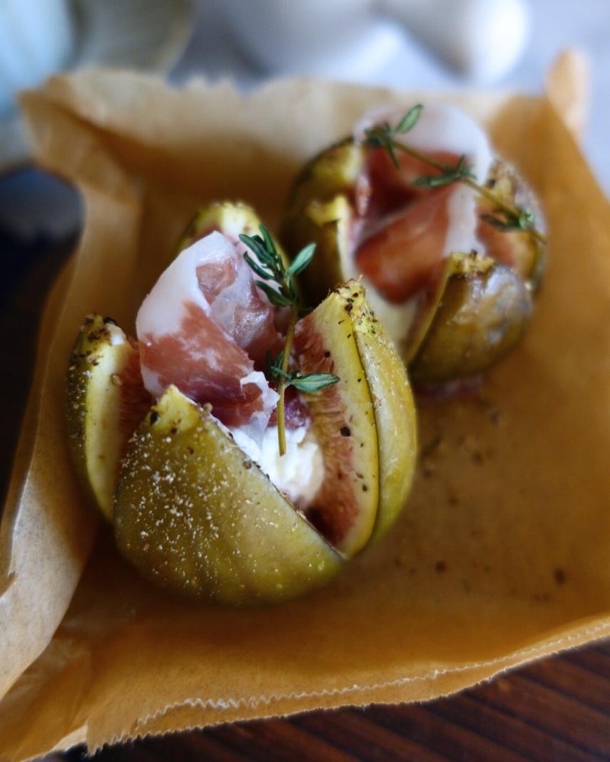 烤无花果配奶酪