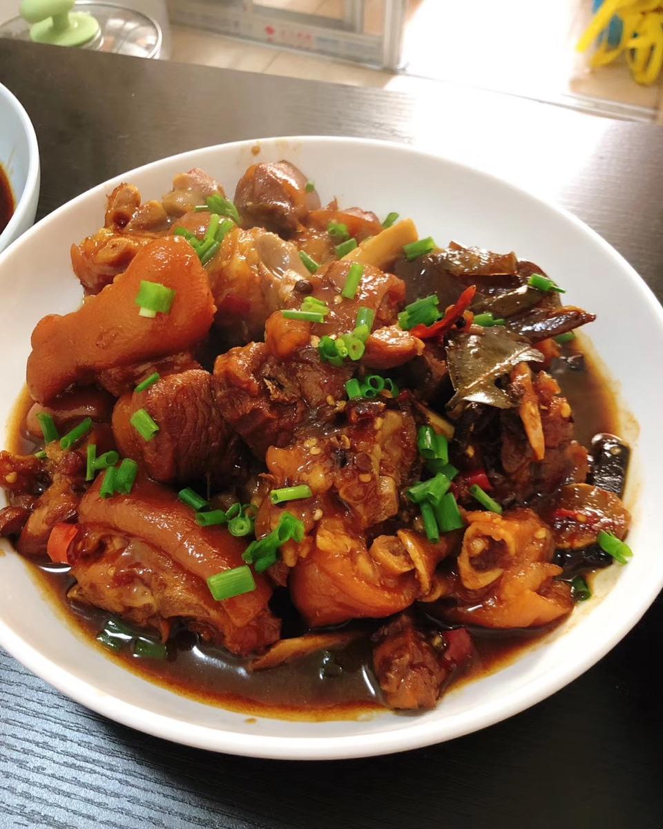 美味的家常菜：红烧猪蹄