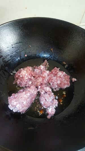 肉末土豆丁卤的做法 步骤3