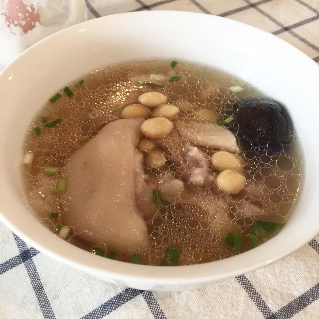 黄豆猪脚汤