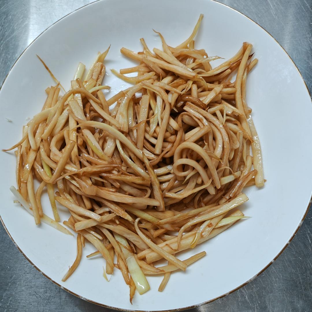 茭白这样做百吃不厌，茭白炒肉
