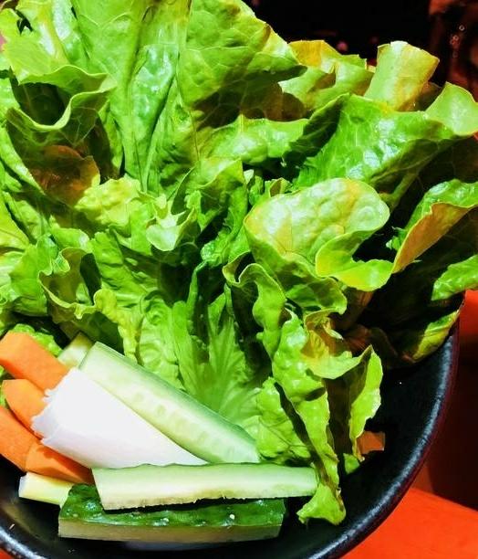 生菜包烤肉和土豆泥