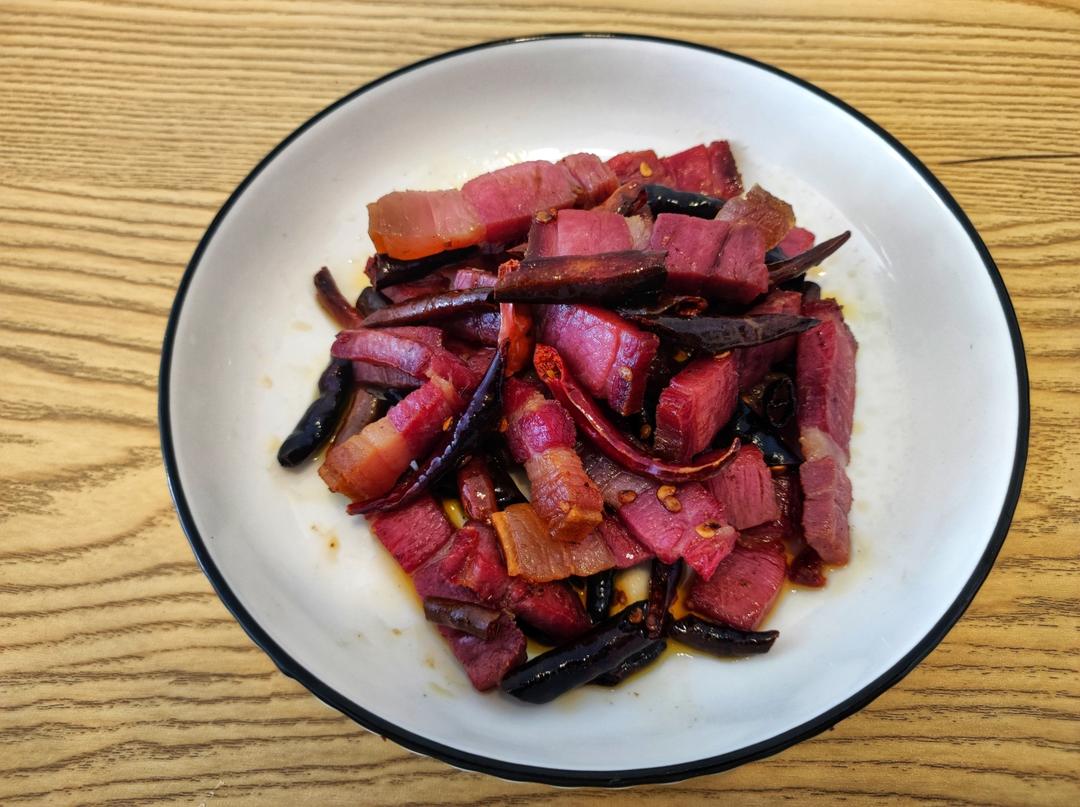 最具人间烟火气的大蒜辣椒炒湖南腊肉