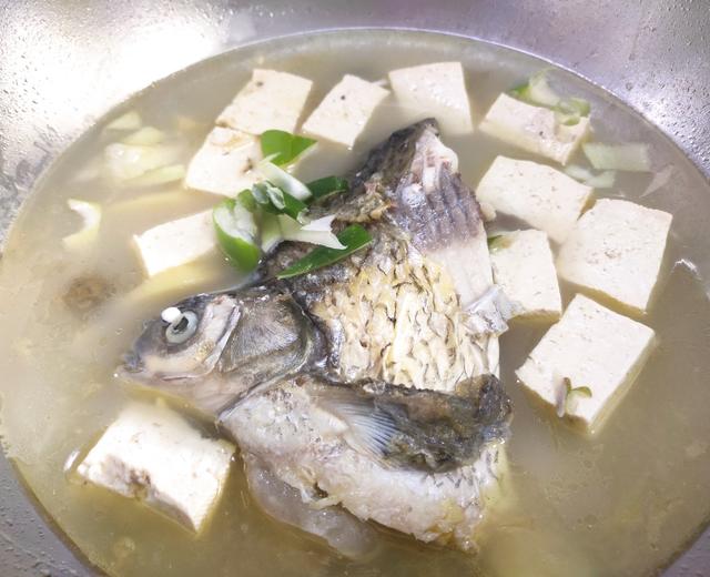 超级鲜的鳊鱼豆腐汤的做法