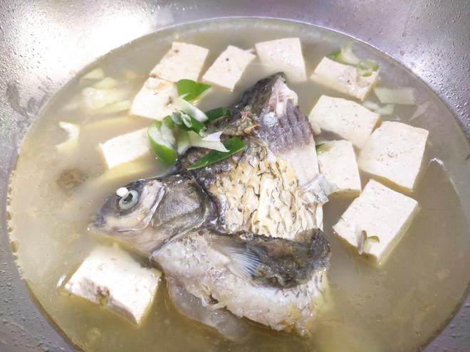 超级鲜的鳊鱼豆腐汤的做法