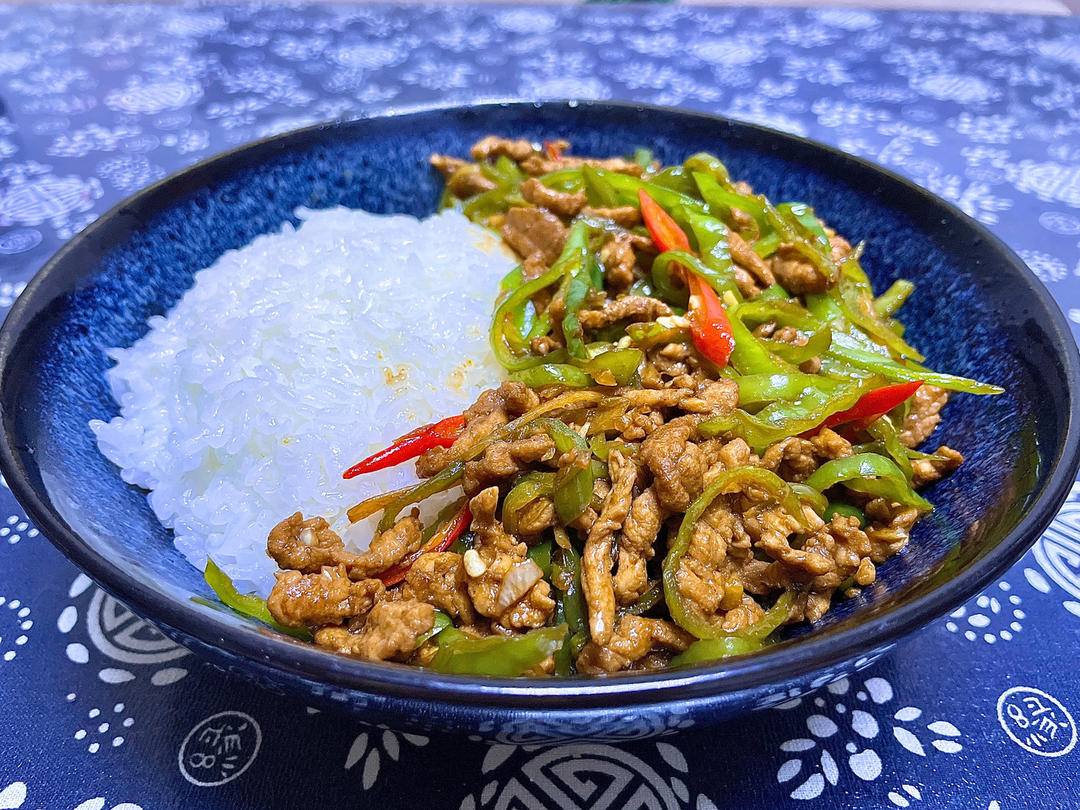 厨师长教你：“青椒肉丝”的正宗做法，色香味俱全