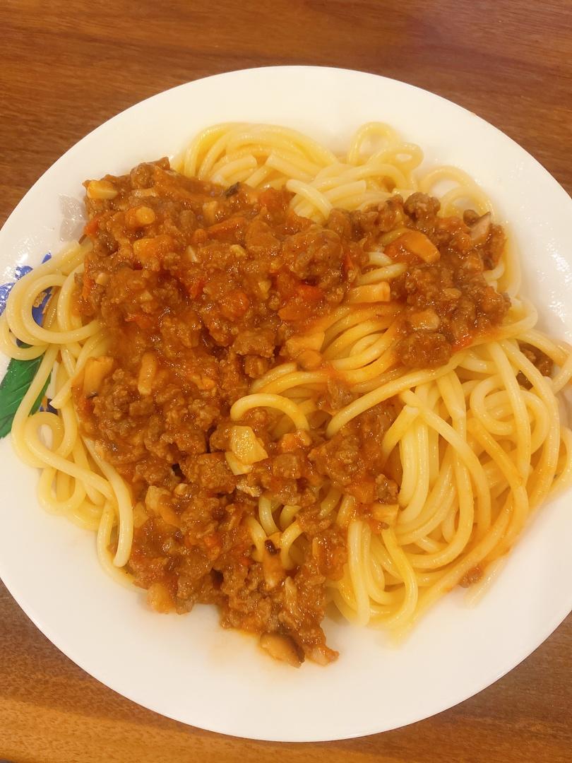 蕃茄蘑菇肉酱意大利面
