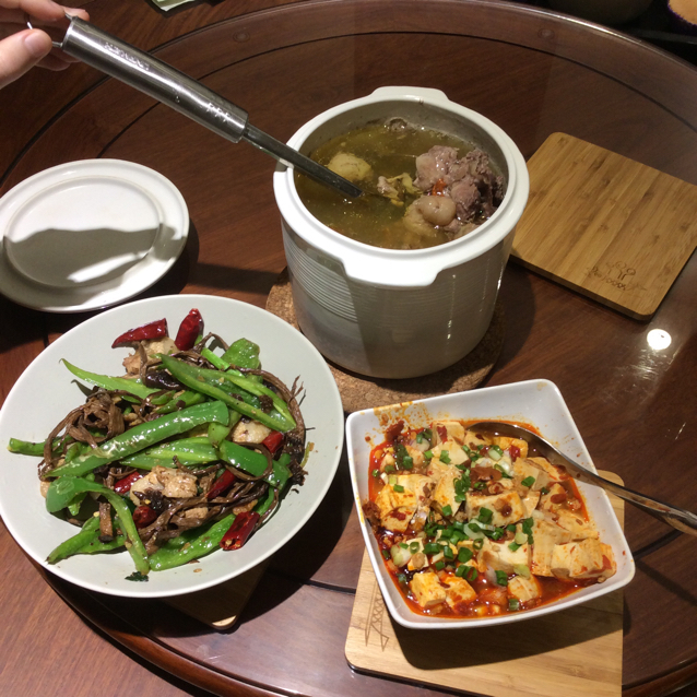 五花肉干锅茶树菇