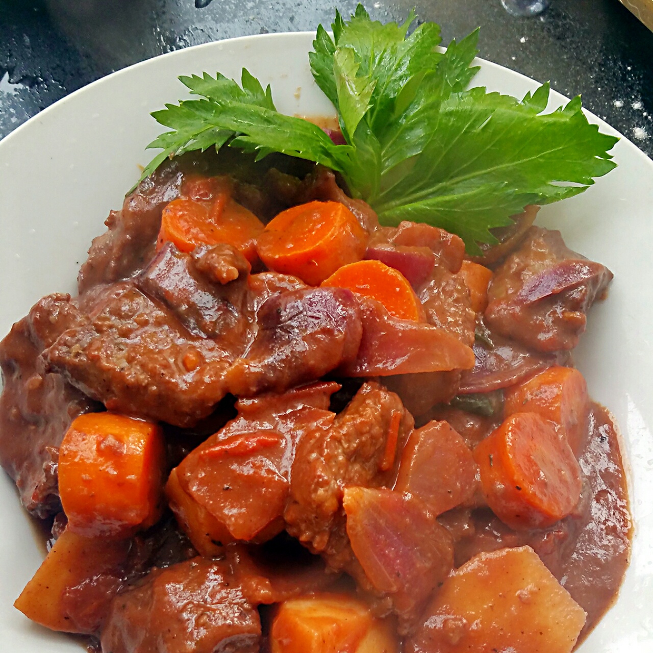红酒烩牛肉