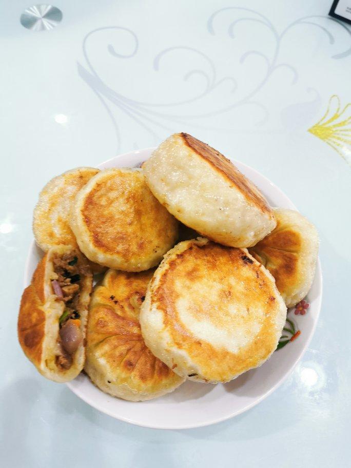 吃饱le才有力气减肥做的金牌牛肉煎包