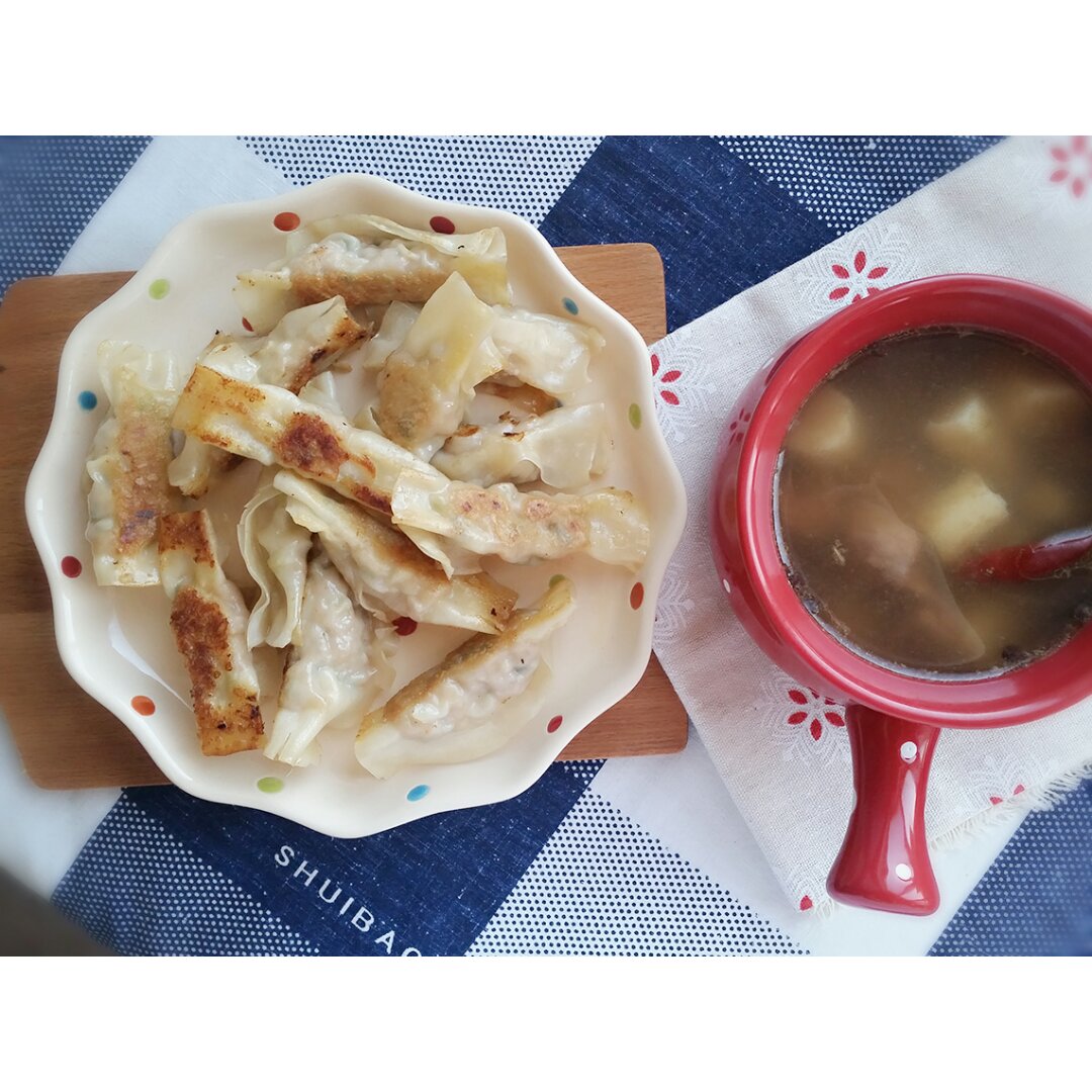 速冻水饺吃腻了吗~变锅贴吧(๑´ڡ`๑)
