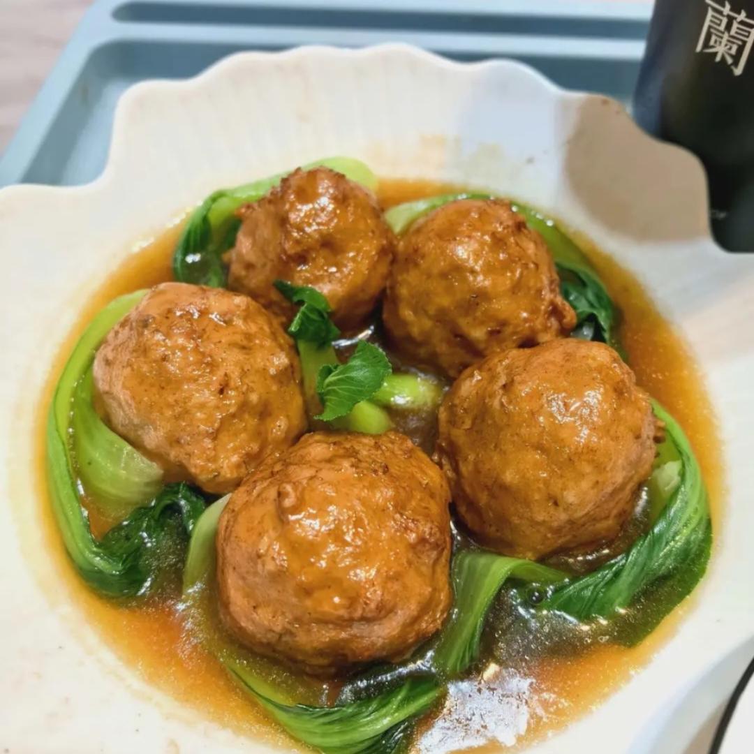 简单的红烧狮子头～拌饭太香了