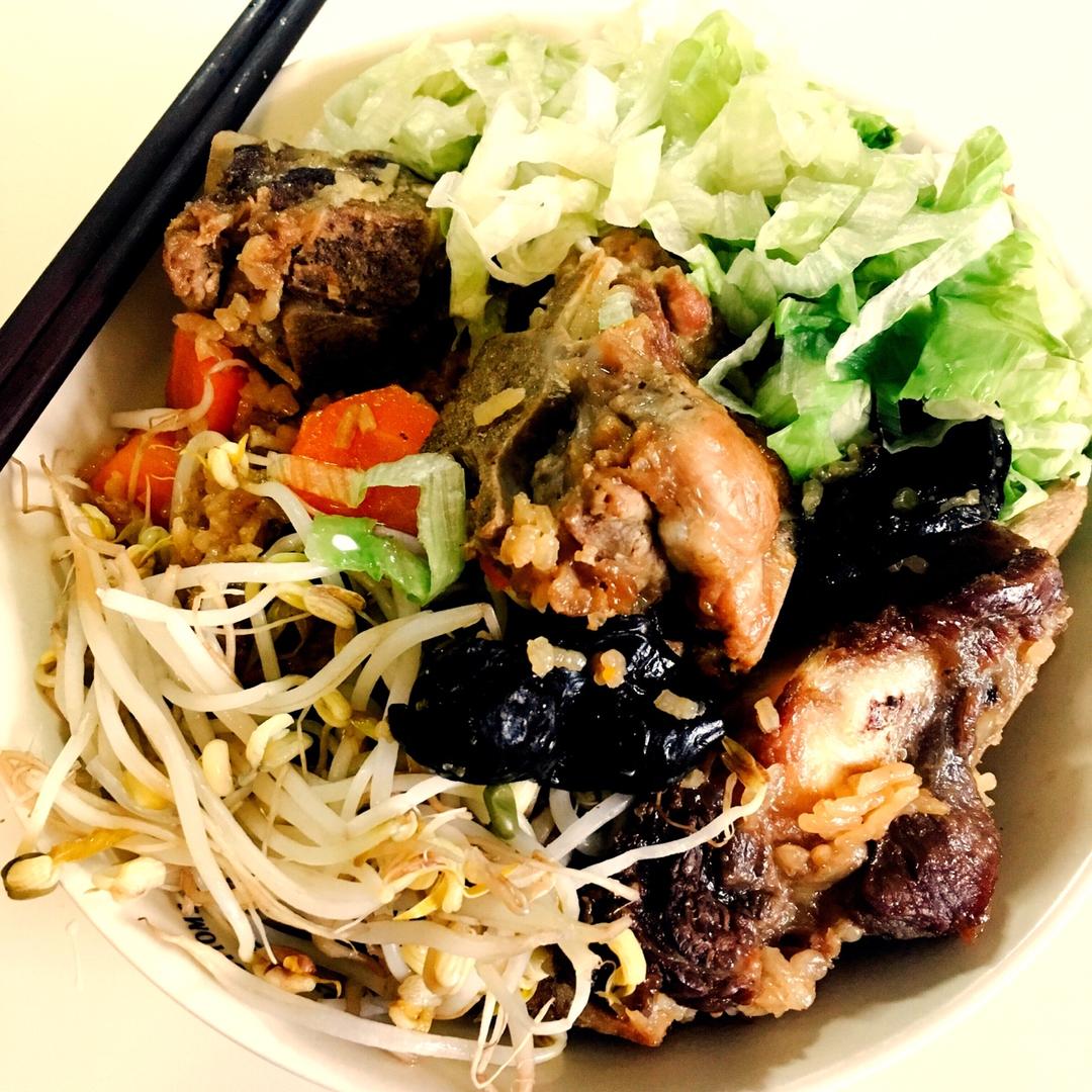 喷香排骨焖饭（爆好吃）