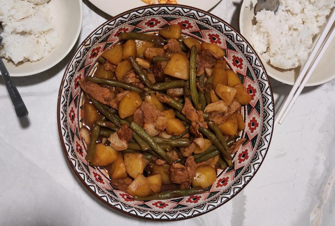 绝对正宗的东北土豆豆角炖五花肉