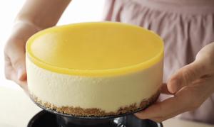 无需烤箱#简单易做的低糖芒果酸奶慕斯蛋糕～一起吃来大块芒果吧～的做法 步骤24