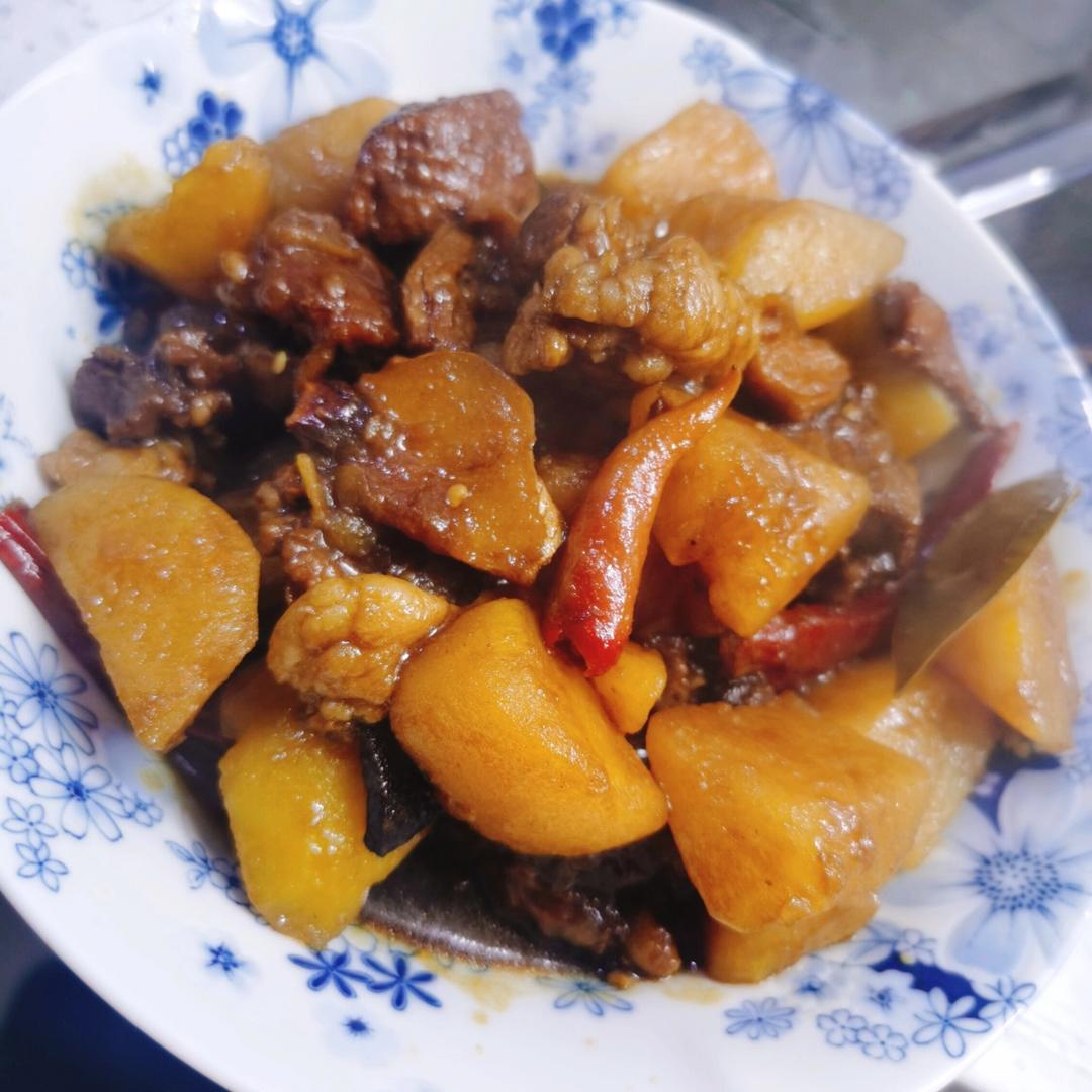 小土豆烧牛肉，红烧牛腩，好吃到舔盘