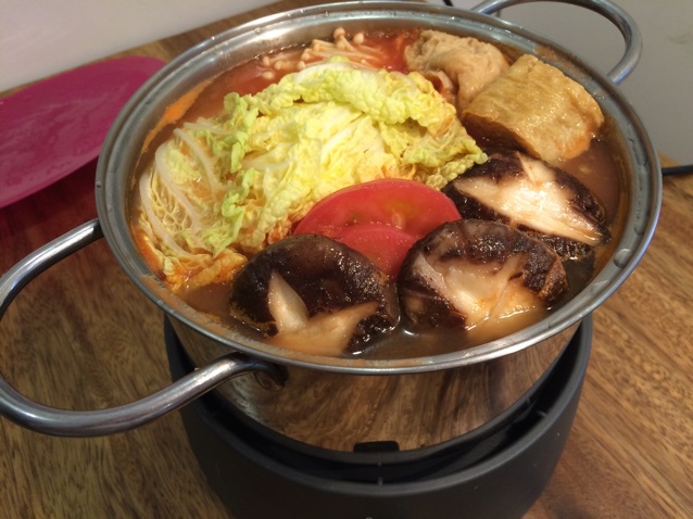 金针菇肥牛番茄锅