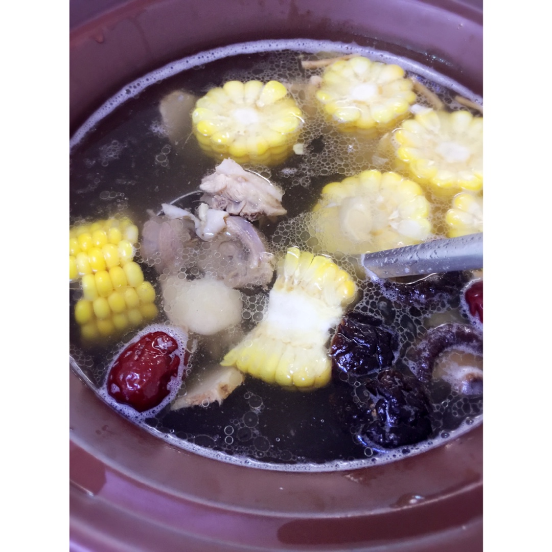 胡萝卜玉米鸡汤