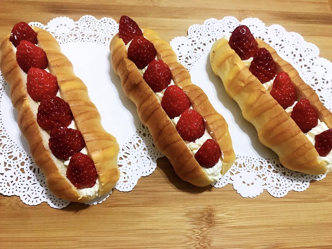 草莓奶露维也纳【毛毛虫面包】