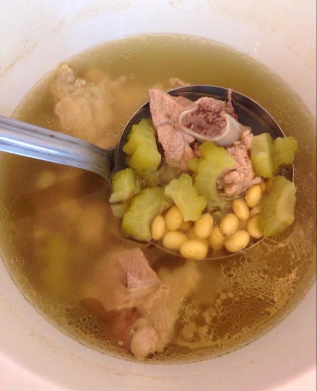 黄豆苦瓜排骨汤