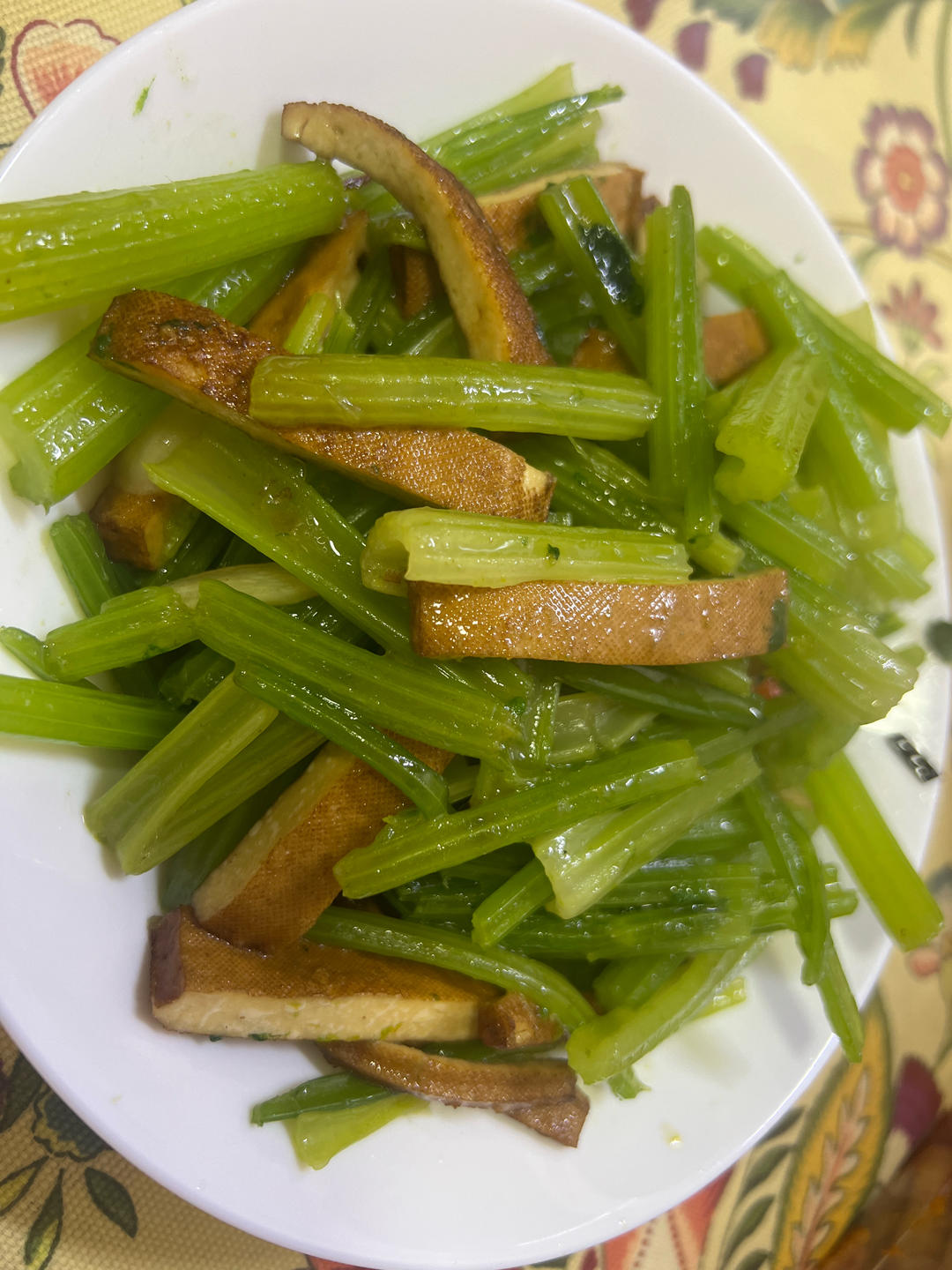 芹菜炒香干+太太乐鲜鸡汁快手菜