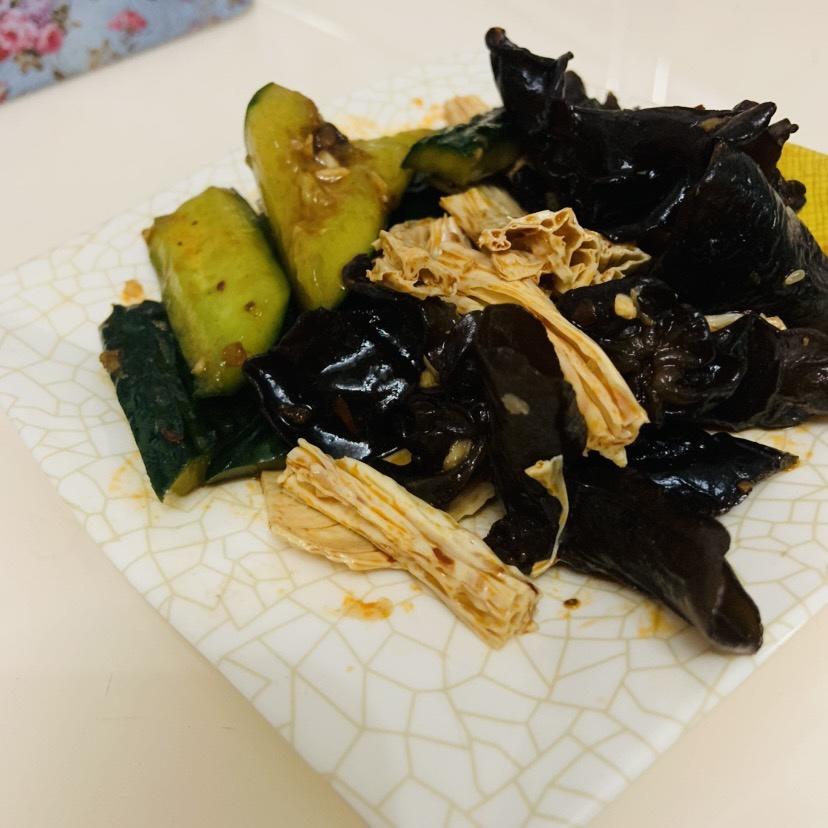 开胃爽口的凉拌腐竹木耳 黄瓜丝简单快手菜夏日凉菜