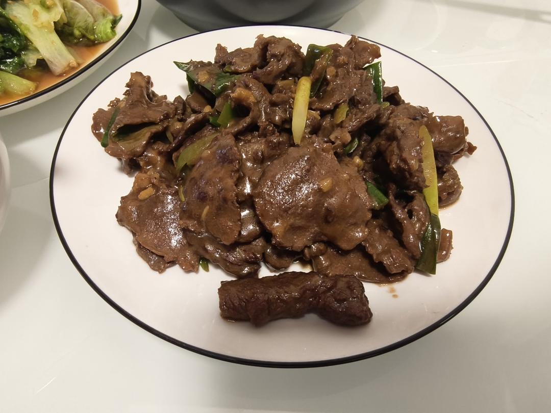 葱香浓郁的葱爆牛肉