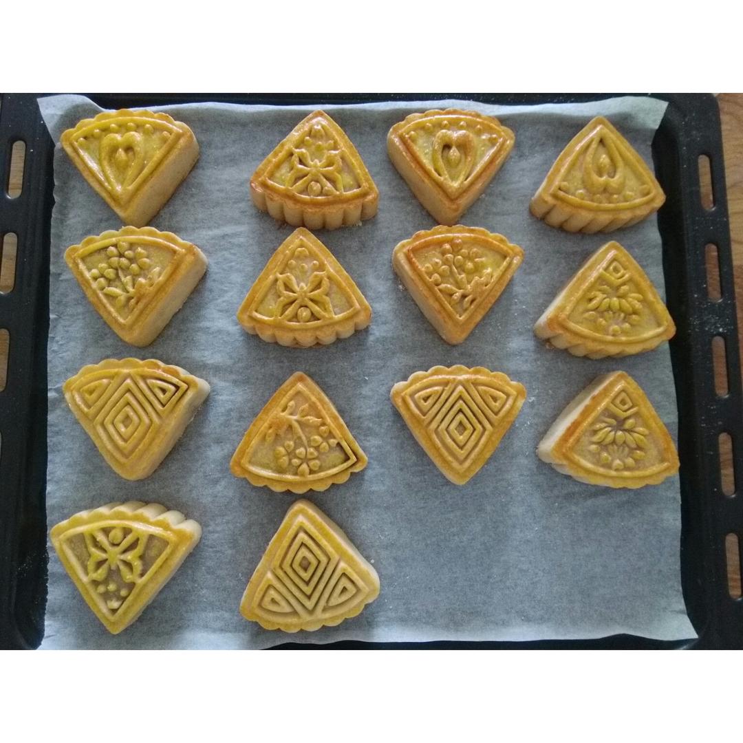 广式月饼—蛋黄莲蓉月饼