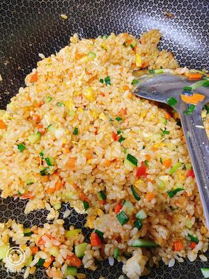 黄金家常炒米饭的做法 步骤10