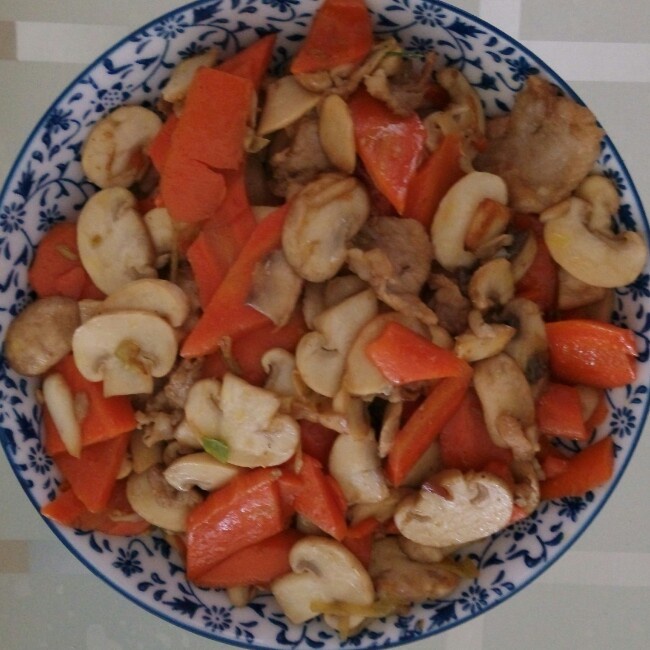 口蘑胡萝卜炒肉片